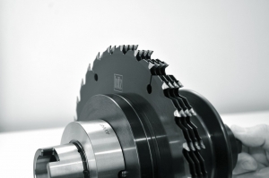 156017409 Leitz Mereen-Johnson - Driver Dimensions 3-1/8”: KN = 9.53mm x 88.91mm BlackTron Rip Saw Blades 300 x 48Z x 2.8 Kerf BlackTron coating resists build-up of resin and significantly enhances tool life.